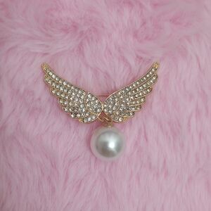 Elegant Golden Angel Wings Brooch Pin with Pearl